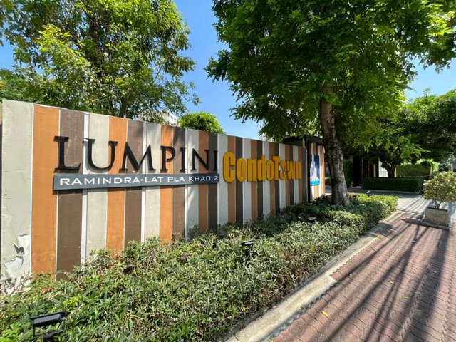   รายละเอียดเพิ่มเติม Code ID : PJAR 1067  ราคาขาย 1,244,500 บาท- พื้นที่ใช้สอย :   26.75 ตร.ม.- จำนวนห้อง :   1 ห้องนอน 1 ห้องน้ำ- ชั้นที่ : 3 - อาคาร : B พิกัดทรัพย์ : https://maps.app.goo.gl/1ywLwT8UzKWu2Rpi7    สถานที่ใกล้เคียง- ใกล้เดอะแจสรามอินทรา- ใกล้บิ๊กซีรามอินทรา - ใกล้เซ็นทรัลรามอินทรา  สอบถามเพิ่มเติม/นัดชมโทร. 097-419-5982(พลอย)โทร. 096-932-4624(ออมสิน)Line : @panaya (มี@ด้านหน้า)ปรึกษาสินเชื่อฟรี One Stop Service ดูแลตั้งแต่ต้นจนจบบริษัท ปณยาคิดดี จำ�