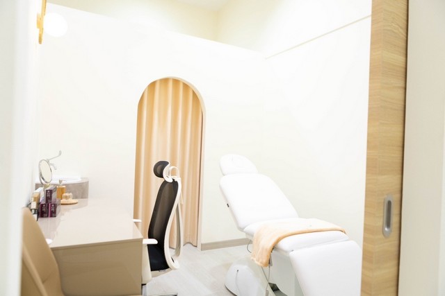 ขายบ้านเดี่ยวฟลอร่าวิลล์ พาร์ค ซิตี้ สุวินทวงศ์ Flora Ville Park City Suwinthawongรายละเอียด :กดรูปเพิ่มเติม : https://bit.ly/433Uxfahttps://www.winnerestateplus.com/ติดต่อพี่เปี๊ยก Tel : 098-628-7956 ขายบ้านเดี่ยวฟลอร่าวิลล์ พาร์ค ซิตี้ สุวินทวงศ์ Flora Ville Park City Suwinthawong บ้านเดี่ยวตกแต่งพร้อมอยู่ ใกล้นิคมลาดกระบัง สนามบินสุวรรณภูมิ ถนนสุวินทวงศ์-เนื้อที่ 50 ตรว พื้นที่ 150 ตรม หน้าทิศใต้-บ้าน 3 นอน 2 ห้องน้ำ 2 ห้องรับแขกกว้าง -ต่อเติมแต่งคร