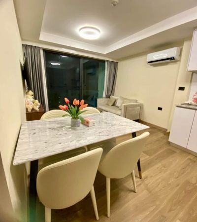 ติดต่อ หลิน 088 598 6998 Line ID: positive.agขาย 4.49 ล้านบาทThe One ChiangMai : เดอะ วัน เชียงใหม่คอนโดใกล้ห้างเซ็นทรัลเฟสฯ เชียงใหม่เพียง 100 เมตร ในสังคมคุณภาพ*ห้องใหม่กริบ หิ้วกระเป๋าเข้าอยู่ได้เลย.ห้องมุม 2 ห้องนอนชั้น 6 วิวสระว่ายน้ำที่ใหญ่ที่สุดในเชียงใหม่ ขนาดห้อง 51.35 ตรม.2 ห้องน้ำ 1 ห้องครัว 1ห้องนั่งเล่น และ ระเบียงอยู่อาศัยหรือทำเป็นโฮมออฟฟิศได้สบาย .- ห้องนอนมาสเตอร์รูมวิวสระ- เพดานสูง