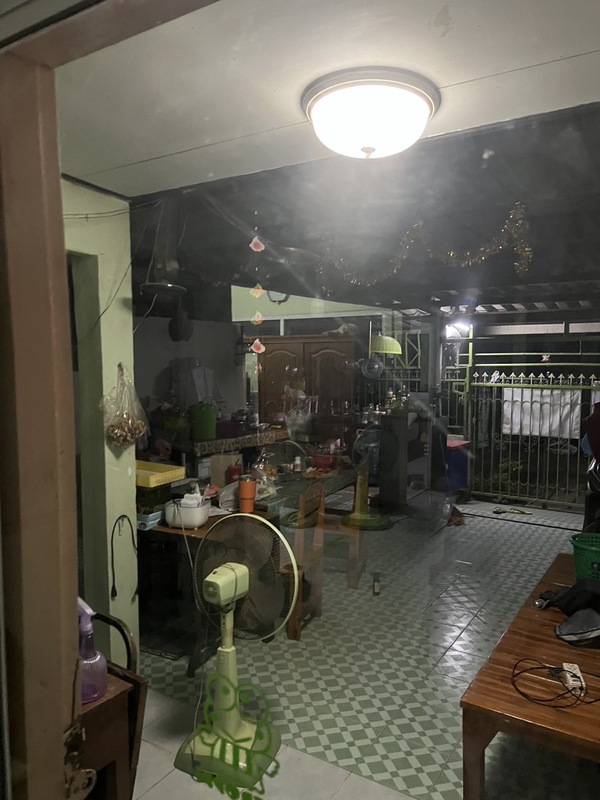 ขายด่วน ทาวน์เฮ้าส์ 1 ชั้น ต.ดอนทอง อ.เมือง จ.พิษณุโลก (ใกล้สี่แยกบริษัทไทยแอร์โรว)ที่ตั้ง :หมู่ 4 ถนน เลี่ยงเมือง ต.ดอนทอง อ.เมืองพิษณุโลก จ.พิษณุโลกราคา : 650,000 บาททาวน์เฮ้าส์ สูง : 1 ชั้นเนื้อที่ : 25ตารางวากว้าง : 5.5เมตร ลึก : 10.5เมตร:ห้องนอน 1 ห้อง ห้องน้ำ : 1 ห้อง ห้องอื่นๆ : ห้องครัว, ห้องรับแขก จอดรถได้ :ทิศ : ตะวันตกเฉียงเหนือสถานที่ใกล้เคียง– ถนนเลี่ยงเมือง– สี่แยกกระโดก– ธ