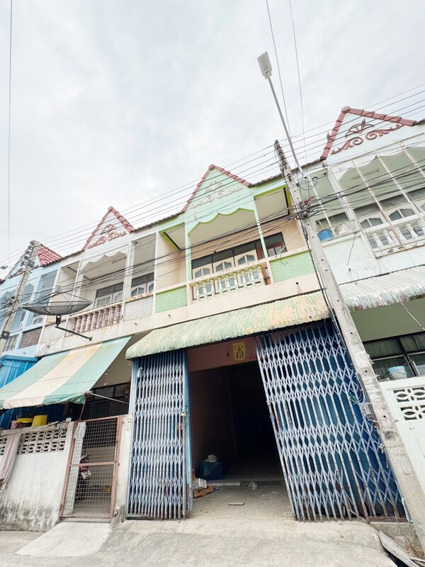 ขาย ทาวน์เฮ้าส์ 2 ชั้น หมู่บ้าน สมบูรณ์ ตำบลตะพานหิน อำเภอตะพานหิน จังหวัดพิจิตร