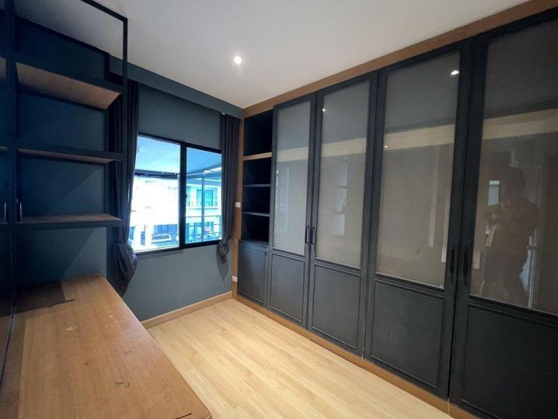 ให้เช่าบ้านเดี่ยว ซอยมหาชัย ถนนกิ่งแก้ว โครงการอารียา โคโม่1 บางนา-วงแหวน ที่ดิน 39.7 ตรว. พื้นที่ใช้สอย 200 ตรม.4 ห้องนอน