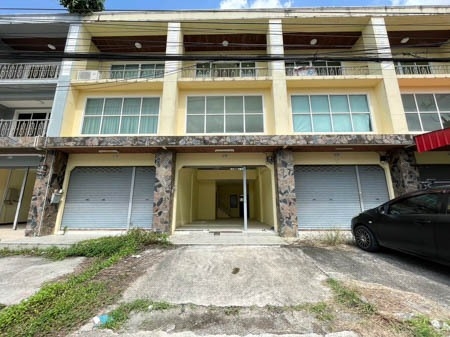 Commercial Building for Sale 2and half floor just 2900000 Mb in Lapanoi Koh Samui Thailand property for Sale