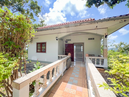 บ้านเดี่ยว วิวทะเล หัวถนน-ละไม ** ว่างให้เช่า**พร้อมให้คุณพักผ่อนกับบรรยากาศสุดฟิน มองเห็นวิวทะเล.บ้านเดี่ยว  1 ห้องนอน 1 ห้องน้ำ (พร้อมเครื่องทำน้ำอุ่น) ---------------------------ตกแต่งครบครัน พร้อมเข้าอยู่ ️แอร์เย็นฉ่ำ   ฟรี Wi-Fi มีพื้นที่จอดรถ.วิวทะเลสวยๆ  ห่างหินตาหินยาย หาดละไม ️ ตลาดสดหัวถนน  เพียง 5-10 นาที.ใกล้ศาลจังหวัดสมุย น้ำตกหน้าเมือง แม็คโครสาขาละไม ️. พิเศษ!ราคาเริ่มต้