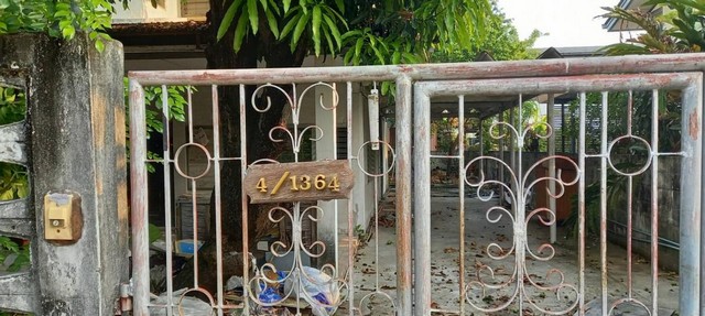 ขายที่ดินและสิ่งปลูกสร้าง เนื้อที่ 100 ตารางวา ในหมู่บ้านสหกรณ์ เสรีไทย 57 เหมาะสร้างบ้านพักอาศัย ใกล้ซีคอนสแควร์