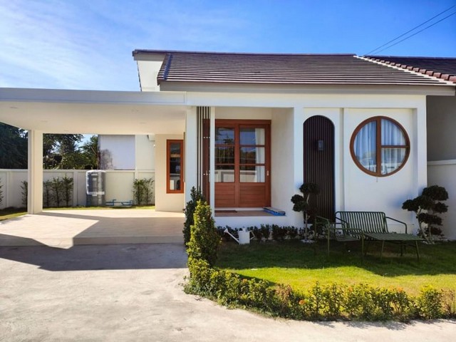 ขายบ้านเดี่ยวพร้อมอยู่  รวมสุข 12 เมืองพัทยา อำเภอบางระมุง จังหวัดชลบุรีรหัส TTR 1646-2นอน2น้ำ1ที่จอดรถ---- เนื้อที่ 26.5 ตรว. ราคา 2,202,000 ลบ. เนื้อที่ 26.1 ตรว. ราคา 2,190,000 ลบ.ราคาประเมินหลังมุมนอก2,700,000โอนครึ่งครับ-ฟรี แอร์ 1เครื่อง-ฟรี เคาน์เตอร์ครัว-ฟรี เตาแก๊สไฟฟ้า เครื่องดูดควัน-ฟรี ถังสำรองน้ำ-ฟรี ปั้มน้ำ-ฟรี มิดเตอน้ำ-ไฟสนใจติดต่อ คุณต๋อย   086 - 5427078ID:LINE 0865427078                คุณต๋อม   081- 9252443 ID:LINE 0819252443