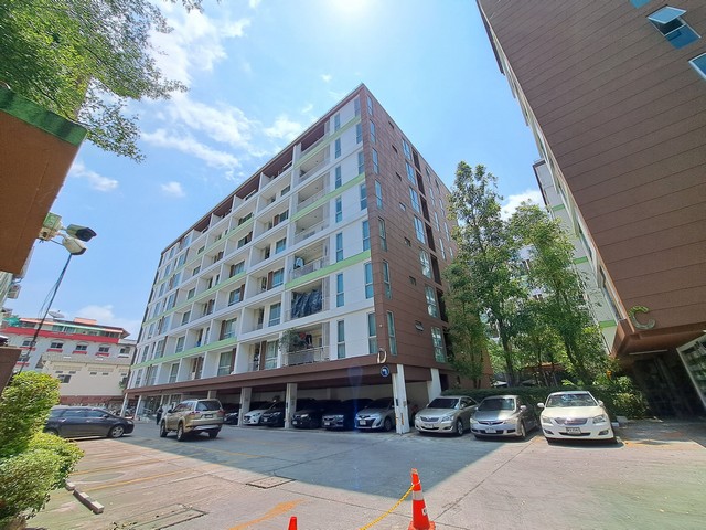   รายละเอียดเพิ่มเติม Code ID : AK 0279  ราคาขาย  1,976,000 บาท- พื้นที่ใช้สอย :   42.36 ตารางเมตร- จำนวนห้อง :  2 ห้องนอน 1 ห้องน้ำ- ชั้นที : 3      - อาคาร :  D พิกัดทรัพย์ : https://maps.app.goo.gl/d7JgUupin61YJzBt7    สถานที่ใกล้เคียง- ใกล้ซอยมหาดไทย/มหาวิทยาลัยรามคำแหง/มหาวิทยาลัยอัสสัมชัญ- ใกล้เดอะมอลล์บางกระปิ/เทสโก้โลตัส - ใกล้ท่าเรือวัดกลาง- ใกล้/โรงพยาบาลลาดพร้าว/โรงพยาบาลรามคำแหง สอบถามเพิ่มเติม/นัดชมโทร. 097-419-5982(พลอย)�