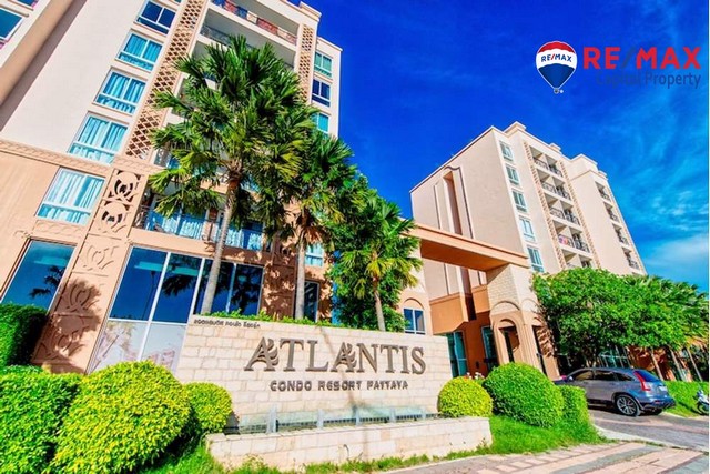 แอตแลนติสคอนโดรีสอร์ทตั้งอยู่ท่ามกลางสวนเขตร้อนที่แปลกตา และล้อมรอบสระว่ายน้ำด้วยน้ำตก สไลเดอร์น้ำ และขอบลาดสไตล์ชายหาด พร้อมด้วยคุณสมบัติอื่น ๆ อีกมากมาย เช่น อ่างจากุซซี่ เรือเกลเลียน สะพานเชือกเท้า และโคมไฟสไตล์โบราณที่ส่องสว่าง ยามค่ำคืนให้บรรยากาศชวนฝันและมีเสน่ห์ผู้พัฒนาแอตแลนติส คอนโด รีสอร์ท บลู สกาย กรุ๊ป ก่อตั้งขึ้นมานานกว่า 50 ปี โดยมี�