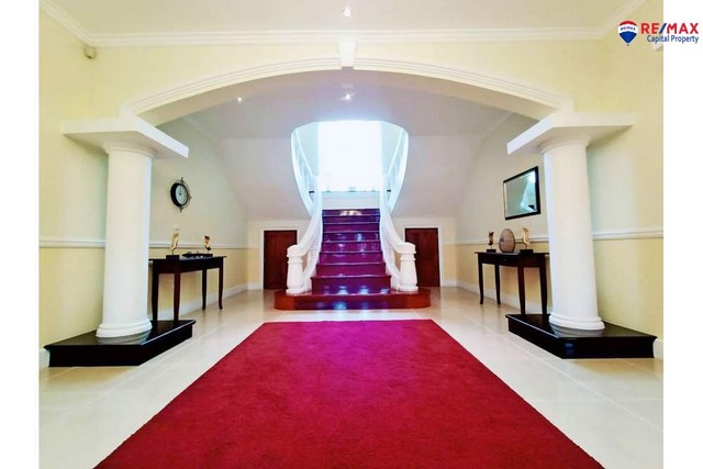 บ้านพร้อมสระว่ายน้ำใกล้ทะเลสาบมาบประชัน