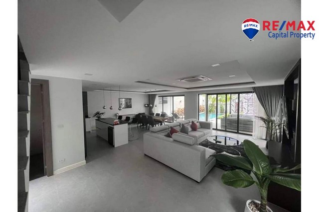 เซเรนิตี้พูลวิลล่าจอมเทียน