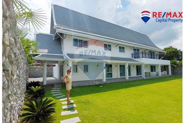 บ้านสวยพร้อมสระว่ายน้ำและสวนขนาดใหญ่ใกล้ทะเลสาบมาบประชัน