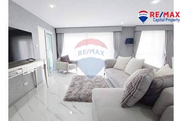 บ้านสวยพร้อมสระว่ายน้ำและสวนขนาดใหญ่ใกล้ทะเลสาบมาบประชัน