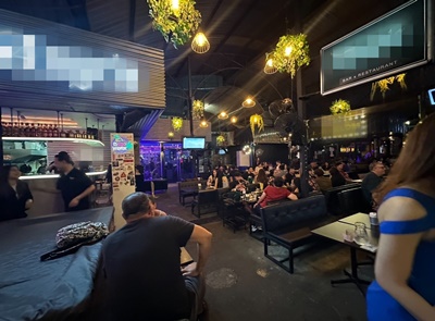 #สนใจด่วน สอบถามรายละเอียดเพิ่มโทร 081-948-9100เซ้งด่วน ‼️ #ติดBTSราชเทวี  #ทำเลทอง โครงการ Cocowalk- เดินทางสะดวกมาก มีที่จอดรถ #ใจกลางเมือง-ร้านพร้อมเปิด เข้ามาดูแลต่อได้เลย-มีลูกค้าประจำ แหล่งนักท่องเที่ยว และพนักงานออฟฟิศ สัญจรตลอด- มีตึกสำนักงานคอนโด อยู่ติดกับโครงการ กำลังจะสร้างเสร็จ-ร้านมี 2 โซน indoor และ outdoor มีห้องน้ำในตัว 2 ห้อง-ร้านตกแต่งอย่างดี #ปรับเปลี่ยนเป็นธุร