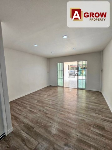 ม. อรุณธร สุขาภิบาล5 ซอย45  รีโนเวทใหม่ทั้งหลัง  พร้อมอยู่