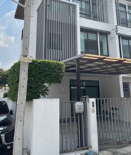 ให้เช่าทาวน์โฮม 3ชั้น  ลาดพร้าว 53 โชคชัย4  หลังหัวมุม