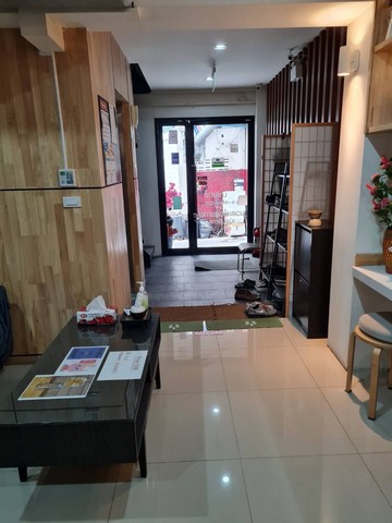 ขายอาคารพาณิชย์ ปากซอยสุขุมวิท 22 ติด Holiday Inn และ Emsphere  45 ล้านบาท