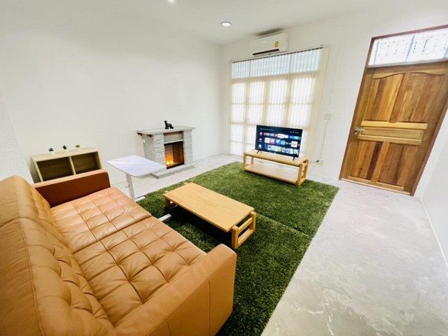 รหัสC5991 ให้เช่าทาวน์เอ้าส์ 3ชั้น ถนนสุขุมวิท105 ลาซาล ตกแต่งสวย เฟอร์นิเจอร์ครบ**ให้เช่า**ราคาเช่า 20,000 บาท/เดือน ( มัดจำ2 ล่วงหน้า1 )โทร : 095-823 9789 คิทLine id : candy.456Line Add Friend : https://line.me/ti/p/rHhjrvhm_zโทร : 091-782 8924 ต้นLine : seng.456Line Add Friend : https://line.me/ti/p/iHsUxP2IlTทาวน์เอ้าส์ 3ชั้น ถนนสุขุมวิท 105 ซอยลาซาล ตกแต่งสวย เฟอร์นิเจอร์ครบพร้อมอยู่เนื้อที่ 22.5 ตารางวา  พื้นที่ใช้สอย 141 ตารางเมตร3 ห้องนอน 2 ห้องน้ำ 1 ห้องครัว+กินข้าว 1 ห้องนั่ง