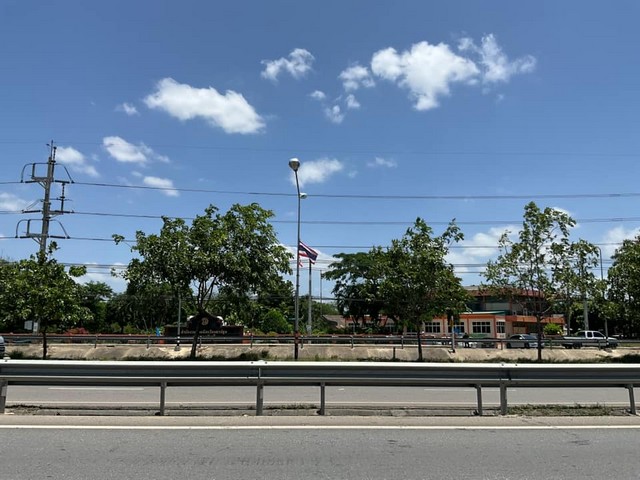 ขายที่ดิน ติดถนนบรมราชชนนี ตรงกันข้ามสำนักงานที่ดินจังหวัดนครปฐม ขนาดพื้นที่ 20 ไร่