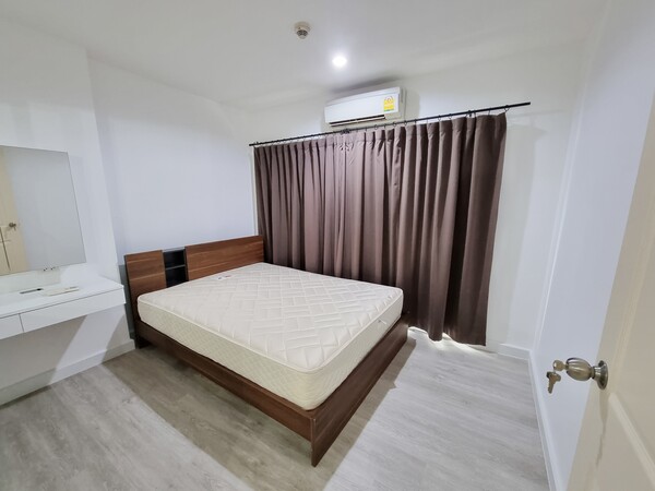 ขายด่วนพร้อมเฟอร์! คอนโด SYM วิภา-ลาดพร้าว  1 ห้องนอน 1 ห้องน้ำ 1 ห้องนั่งเล่น