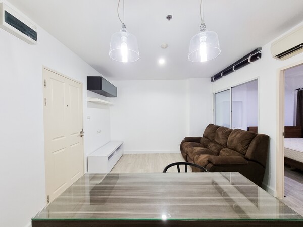 ขายด่วนพร้อมเฟอร์! คอนโด SYM วิภา-ลาดพร้าว  1 ห้องนอน 1 ห้องน้ำ 1 ห้องนั่งเล่น