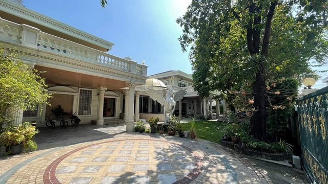 HS686ขายบ้านเดี่ยว เนื้อที่ 1 ไร่เศษ มีสระว่ายน้ำในตัว หมู่บ้านศศิมณฑล ติดถนนใหญ่กาญจนา-บางแวก