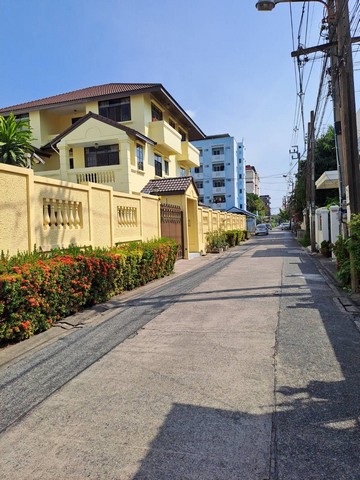 ขายบ้านเดี่ยว 99 ตารางวาซอยลาดพร้าว 110 แยก 2   ถนนลาดพร้าว   กรุงเทพมหานคร    ZT344