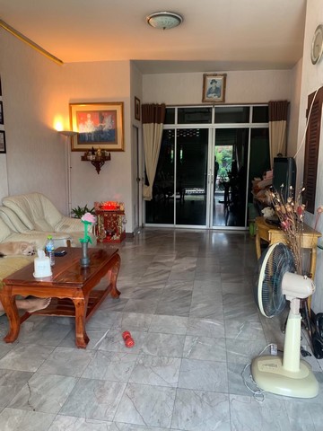 ขายอาคารพาณิชย์ 4 ชั้น 3นอน 4น้ำ หิ้วกระเป๋าอยู่ได้เลย วังทองหลาง กรุงเทพ