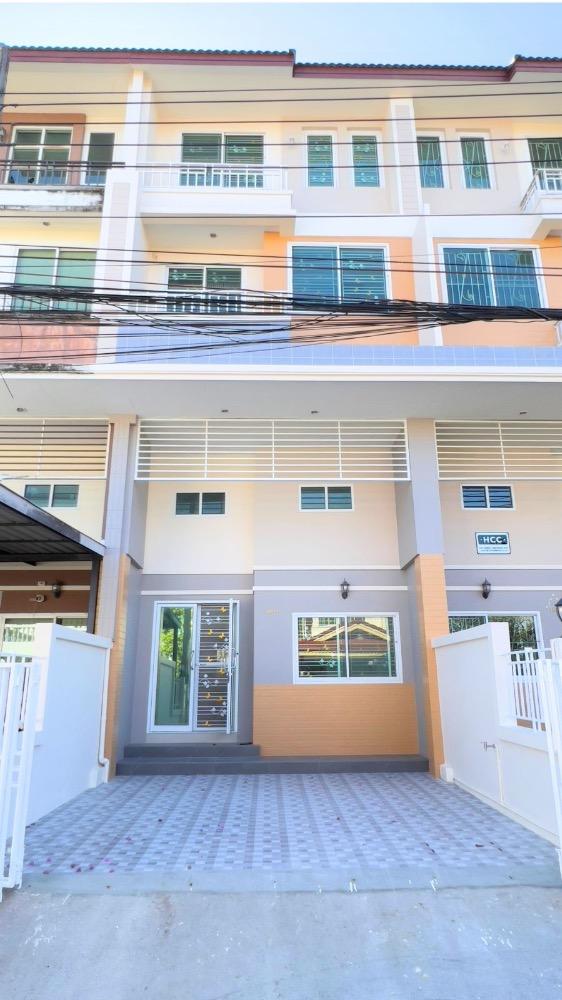 EPL-HR3126 ให้เช่าโฮมออฟฟิศ 4 ชั้น  นวมินทร์ 77 ใกล้เดอะมอลล์บางกะปิ พื้นที่ใช้สอย 200 ตร.ม. 4 ห้องอเนกประสงค์ 4 ห้องน้ำ รีโนเวทใหม่ 