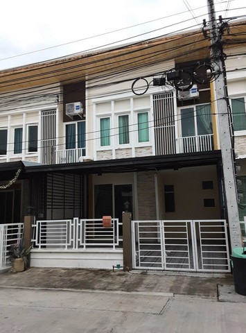  รายละเอียดเพิ่มเติม Code ID :  PSC00420  ราคาขาย  2,111,000  บาท- ขนาดพื้นที่ :  20.30 ตร.ว.- พื้นที่ใช้สอย : 101.00 ตร.ม.- จำนวนห้อง :  3 ห้องนอน 2 ห้องน้ำ  - ที่จอดรถ :   1 คัน- บ้านหันทางทิศ :  ตะวันตกเฉียงใต้ พิกัดทรัพย์ :  https://maps.app.goo.gl/9r1uiU2FGqFK441o8    สถานที่ใกล้เคียง- ใกล้  บิ๊กซี ซูเปอร์เซ็นเตอร์ ไทรน้อย- ใกล้  ตลาดน้ำไทรน้อย- ใกล้  โรงพยาบาลไทรน้อย- ใกล้   วัดไทรใหญ่สอบถามเพิ่มเติม/นัดชมโทร. 097-419-5982(พลอย)โทร. 096-932-4624(ออมสิน