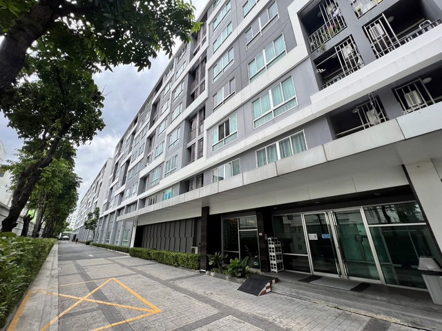  รายละเอียดเพิ่มเติม Code ID : BB 7561  ราคาขาย 1,615,000  บาท- พื้นที่ใช้สอย : 29.83 - จำนวนห้อง :  1 ห้องนอน 1 ห้องน้ำ - ชั้น  :  3- อาคาร : B พิกัดทรัพย์ : https://maps.app.goo.gl/v4jAGa3hkTRrAd199    สถานที่ใกล้เคียง- ใกล้โฮมโปร รามคำแหง , บิ๊กซี เอ็กซ์ตร้า สุขาภิบาล 3- ใกล้ ท่าโรงเรียนพร้อมมิตรพิทยา , สถาบันบัณฑิตพัฒนบริหารศาสตร์- ใกล้เดอะมอลล์บางกะปิสอบถามเพิ่มเติม/นัดชมโทร. 097-419-5982(พลอย)โทร. 096-932-4624(ออมสิน)Line : @panaya (มี@ด้านหน้า)ปรึ�