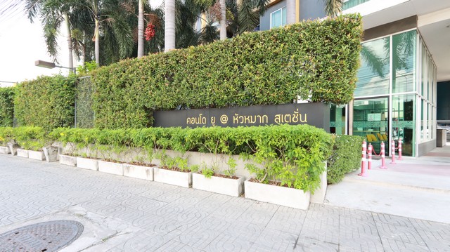  รายละเอียดเพิ่มเติม Code ID : AO 0148  ราคาขาย 1,662,500  บาท- พื้นที่ใช้สอย :   31.2 ต.ร.ม 1 ห้องนอน 1 ห้องน้ำ- ชั้น :  6- อาคาร : A พิกัดทรัพย์ : https://maps.app.goo.gl/nmmmZ8a9q3YWC8Bc8    สถานที่ใกล้เคียง- ใกล้Airport link รามคำแหง,ทางพิเศษศรีรัช (ทางด่วนสายรามอินทราอาจณรงค์ และทางด่วนสายรามอินทราวงแหวนรอบนอก)รามคำแหง,MRT (สายสีส้ม)สถานีลำสาลี- ใกล้ด้านใต้แยกลำสาลี,เดอะมอลล์ รามคำแหง 2 - ใกล้บิ๊กซี ซูเปอร์เซ็นเตอร์ หัวหมาก,มหา