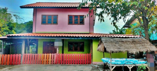 รายละเอียดเพิ่มเติมCode ID : PAP-8-0444ราคาขาย      840,000 บาท- ขนาดพื้นที่ : 151 ตร.ว (1 งาน / 51 ตร.ว)- พื้นที่ใช้สอย : 213.38 ตรม- จำนวนห้อง : - ห้องนอน - ห้องน้ำ- ที่จอดรถ : 1-2 คัน- บ้านครึ่งตึกครึ่งไม้ : 2 ชั้น- บ้านครึ่งตึกครึ่งไม้หันทางทิศ : -พิกัดทรัพย์ :     https://maps.app.goo.gl/Z8urfpu9Gojn6YhG9สถานที่ใกล้เคียง- ใกล้บิ๊กซี ท่าตะโก- ใกล้โรงพยาบาลท่าตะโก- ใกล้โรงเรียนท่าตะโกพิทยาคม- ใกล้วัดสระโบสถ์สอบถามเพิ่มเติม/นัดชมโทร. 