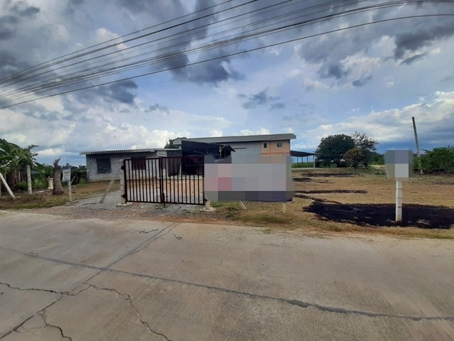 รายละเอียดเพิ่มเติมCode ID : PAP-2-0558ราคาขาย       4,790,060 บาท- ขนาดพื้นที่ :   474.40  ตร.ว (1 ไร่ / 74.40 ตร.ว)- พื้นที่ใช้สอย :   360 ตรม- จำนวนห้อง : - ห้องนอน - ห้องน้ำ- ที่จอดรถ :  1-2 คัน- โรงงานพร้อมสำนักงาน :    2 ชั้น- โรงงานพร้อมสำนักงานหันทางทิศ : -พิกัดทรัพย์ :   https://maps.app.goo.gl/y8kpiBNFraSQEcvv5สถานที่ใกล้เคียง- ใกล้วัดบางแขม- ใกล้วัดหนองเสือ- ใกล้วิทยาลัยเทคโนโลยีพัฒนบริหารธุรกิจ- ใกล้วัดลาดหญ้าแพรกสอบถามเพิ่มเติม/น�