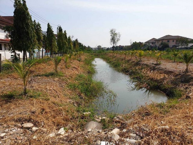 PZ207 : ขายที่ดินเปล่า เนื้อที่ 3 งาน 38 ตรว. ซอยพหลโยธิน 54/1แยก 6-10 ห่างจาก BTS พิพิธภัณฑ์ กองทัพอากาศ 1.72 กม. แขวคลองถนน เขตสายไหม กรุงเทพมหานคร **รายละเอียด*ที่ดินแบ่งขาย (ตรว.ละ 28,000 บ) แปลงที่ 2  เนื้อที่  338.6 ตรว.   ขนาดที่ดิน (80 ม x 15 ม)  ราคาขาย  8,500,000 บาm**จุดเด่น**-ที่ดินขายถูกเพียงตารางวา 28,000 -ที่ดินตั้งอยู่ในซอยพหลโยธิน 54/1แยก 6-10 -ห่างจาก BTS พิพิธภัณฑ์ดองทัพอากาศ  เพียง 1.72 กม. -เหมาะทำที่พักอาศ