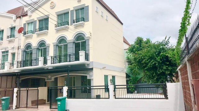 ให้เช่าทาวน์โฮม เนื้อที่ 45 ตร.ว. หลังมุม บ้านกลางเมืองสวิสทาวน์ประเสริฐมนูกิจ25 ย่านเกษตรนวมินทร์ เลียบด่วน 