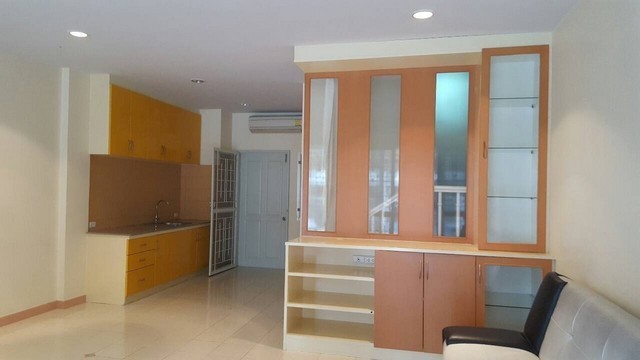 ให้เช่าทาวน์โฮม ใกล้เลียบด่วนเกษตร นวมินทร์  ถนนประเสริฐมนูกิจ 25