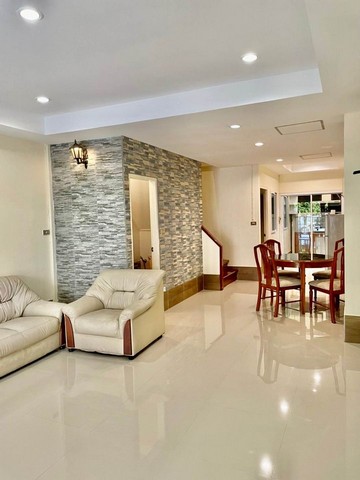 ให้เช่าทาวน์เฮ้าส์ 2 ชั้นแต่งสวย 3 ห้องนอน บางนาตราด 56 ใกล้เซ็นทรัลบางนา เฟอร์นิเจอร์ครบพร้อมอยู่