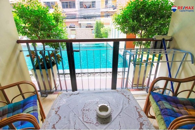 เดอะ พาราไดซ์ เรสซิเดนซ์ (The Paradise Residence) ตั้งอยู่ ซอย จอมเทียน 7 ตำบล นาเกลือ เมืองพัทยา จังหวัด ชลบุรี เดอะ พาราไดซ์ เรสซิเดนซ์ (The Paradise Residence) ประกอบด้วย อาคารชุดพักอาศัย 1 อาคาร ภายในตกแต่งด้วยเฟอร์นิเจอร์ครบชุด และระบบสาธารณูปโภคอย่างครบครัน พร้อมเข้าอยู่อาศัย การเดินทางสะดวกสบาย มีสิ่งอำนวยความสะดวก เช่น ที่จอดรถ, ระบบรักษาความปลอดภัย และอื่นๆ นอกจากนี้ บริเวณใกล