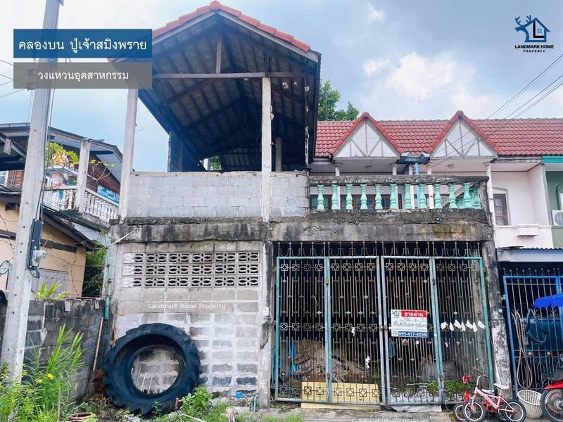 LM23-0360 ม.คลองบนพระประแดง วงแหวนอุตสาหกรรม‼️‼️ ถูกที่สุดในย่านนี้‼️‼️#หมู่บ้านคลองบนปู่เจ้าสมิงพรายทำเล : วงแหวนอุตสาหกรรม - ปู่เจ้าสมิงพรายพื้นที่ : 33.6 ตร.ว.ฟังก์ชั่น : 6 นอน  2 น้ำ​ 1ครัว 1 จอดเพียv : 1.35 ล้านบาทดาวน์ 0% | ผ่อนเพียง 8,xxxจุดเด่นของโครงการ  สถานที่ใกล้เคียง- สะพานภูมิพล- ทางด่วนกาญจนาปู่เจ้าโลเคชั่น : https://maps.app.goo.gl/yyWPkFgYzYX2Y8Ls8?g_st=icตำบล บางหญ้าแพรก อำเภอพระประแดง สมุทรปรากา