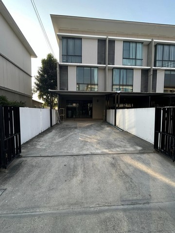 ให้เช่าทาวน์โฮมหลังมุม ติดสวน  3 ห้องนอน 3 ห้องน้ำ  หมู่บ้าน PRUKSA VILLE เสรีไท81  