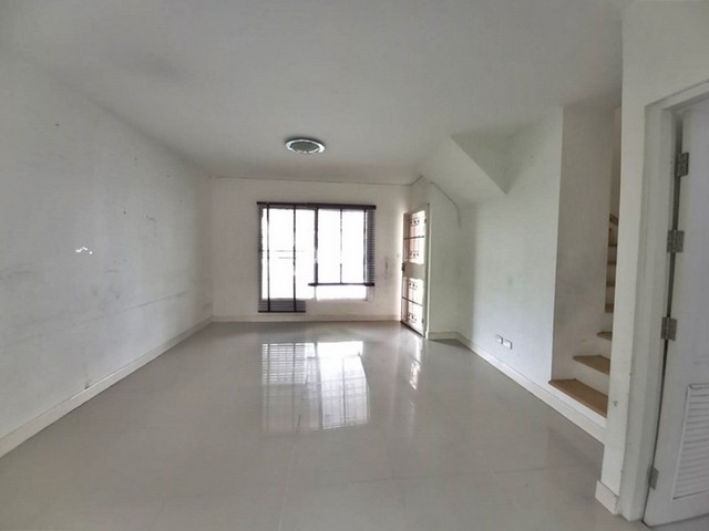 ขายทาวน์เฮ้าส์   โครงการพลีโน่ ติวานนท์-แจ้งวัฒนะ  นนทบุรี (PAP-ZE_126)