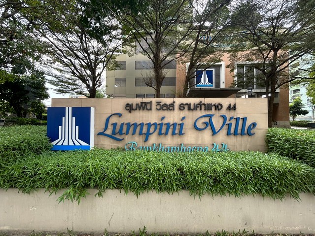   รายละเอียดเพิ่มเติม Code ID : AO 0153  ราคาขาย  1,827,000 บาท- พื้นที่ใช้สอย :   35.57- จำนวนห้อง :  1 ห้องนอน 1 ห้องน้ำ - ชั้น : 12 - อาคาร : A พิกัดทรัพย์ :  https://maps.app.goo.gl/JKp81y5Z55ywHvY29    สถานที่ใกล้เคียง- ใกล้เดอะมอลล์ บางกะปิ, - ใกล้ ฟู๊ดแลนด์, บิ๊กซี, ม.รามคำแหง- ใกล้ท่าเรือคลองแสนแสบ- ใกล้ Airport Link รามคำแหง , ทางด่วนรามอินทราสอบถามเพิ่มเติม/นัดชมโทร. 097-419-5982(พลอย)โทร. 096-932-4624(ออมสิน)Line : @panaya (มี@ด้านหน้า)ปรึกษาสินเชื่อฟรี One Stop 