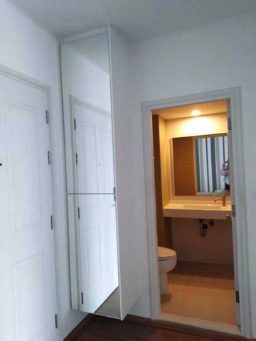 รายละเอียดเพิ่มเติม Code ID : BB 12494   ราคาขาย  1,900,000 บาท- พื้นที่ใช้สอย :  30.51 ตร.ม.   - จำนวนห้อง :   1 ห้องนอน 1 ห้องน้ำ - ชั้น : 1       - อาคาร : 1 พิกัดทรัพย์ : https://maps.app.goo.gl/UxsxweZd24EDP3CZ6    สถานที่ใกล้เคียง- ใกล้เดอะมอลบางกะปิ - ใกล้ราชมังคลากีฬาสถาน - ใกล้BigC 4. Lotus Express - ใกล้ เดอะมอลบางกะปิ 2. ราชมังคลากีฬาสถาน 3. BigC 4. Lotus Express สอบถามเพิ่มเติม/นัดชมโทร. 097-419-5982(พลอย)โทร. 096-932-4624(ออมสิน)Line : @panaya (มี@ด้านหน้า)ปรึกษาสินเชื่อฟรี One Stop Service �