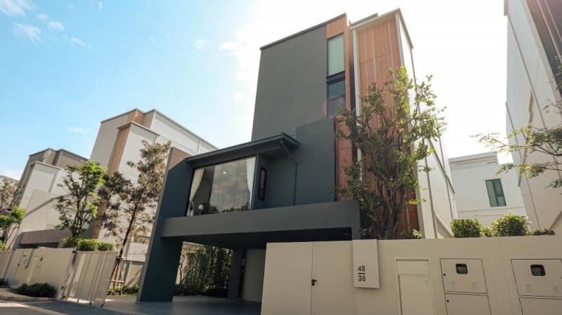 ให้เช่าบ้านเดี่ยว 3ชั้น มีลิฟต์ โครงการ วีเว่ VIVE กรุงเทพกรีฑา เนื้อที่ 85 ตรวา พื้นที่ใช้สอย 550 ตรม 5 ห้อง นอน 6 ห้องน้ำ