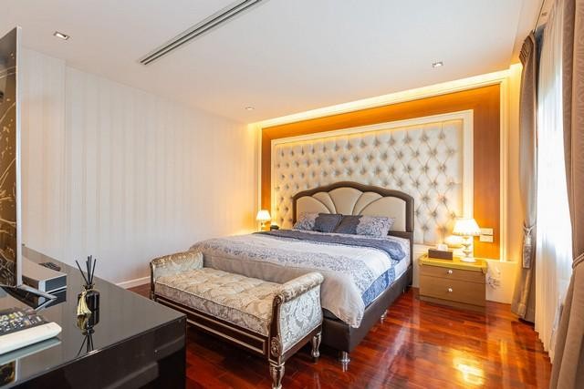 PO318 ขาย บ้านเดี่ยว โนเบิล ทารา พัฒนาการ NOBLE TARA PATTANAKARN พร้อมสระว่ายน้ำส่วนตัว หลังมุม 141 ตารางวา หันหน้าทิศเหนือ ถนนพัฒนาการ