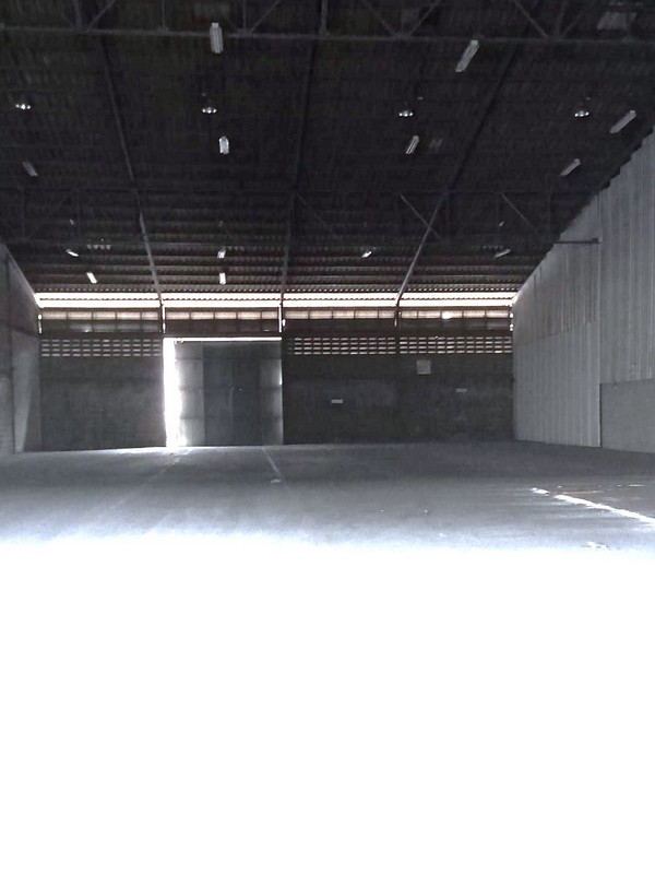 ให้เช่าโกดัง บางนา-ตราด กม. 17 ขนาด 800 ตรม. พื้นผิวคอนกรีตสามารถรับน้ำหนักได้ 3 ตัน/ตร.ม. ใกล้ ม.หัวเฉียวเฉลิมพระเกียรติ รถเข้าออกสะดวก