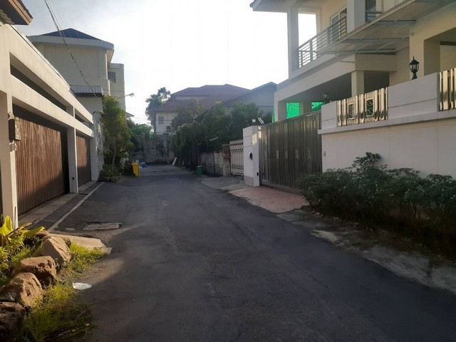 ขายบ้านเดี่ยว หมู่บ้านลดาวัลย์ และนอร์ทปาร์ค บ้าน2 หลังในพื้นที่เดียวกัน ใกล้มหาวิทยาลัยธุรกิจบัณฑิตย์