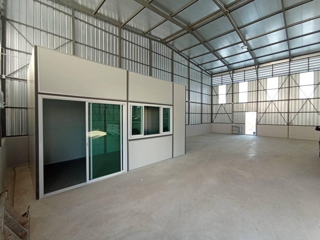 ให้เช่าโกดังสร้างใหม่ 300 ตารางเมตร มีออฟฟิศพร้อมแอร์ ซอยแพรกษาซอย10/2 อำเภอเมืองสมุทรปราการ