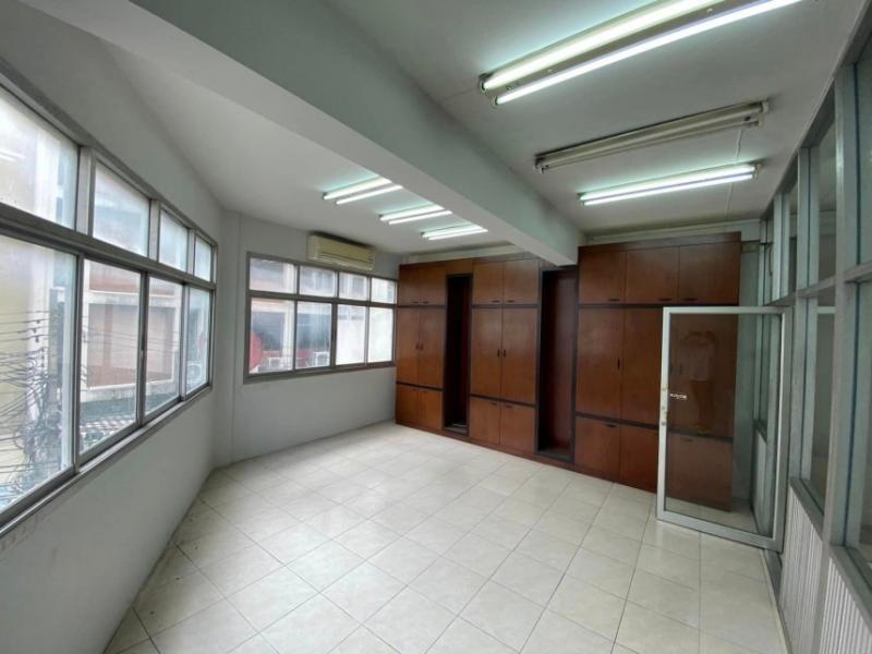 CH971 ให้เช่าอาคารพาณิชย์ติดถนน ย่านเยาวราช ท่าน้ำราชวงศ์ ติดถนนมีที่จอดรถ 4 คัน