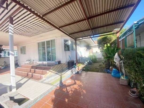 ให้เช่า 10,000 บาท/เดือน 52 ตรว. บ้านเดี่ยวชั้นเดียว เพียง 5 นาที ถึงโลตัสรวมโชค เฟอร์นิเจอร์ครบ เดินทางสะดวก ใกล้เมือง พร้อมเข้าอยู่ได้เลย